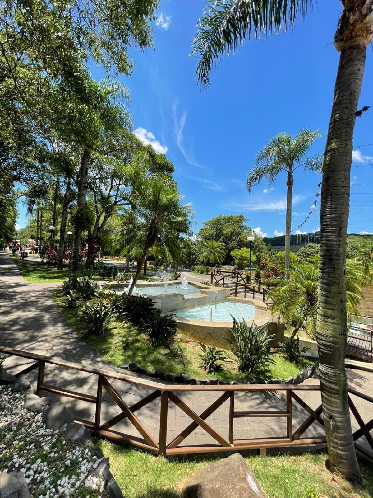 Apto Das Lavandas - 2 Quartos - Apto Todo Climatizado - A 150M Do Parque Termal! Пиратуба Экстерьер фото